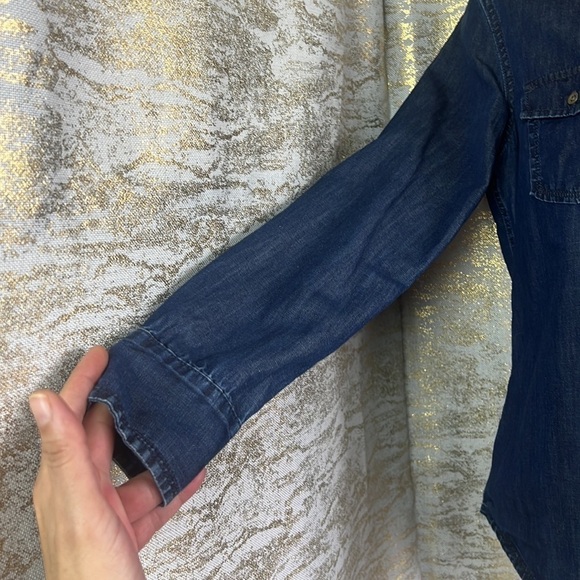 Banana Republic Dark Soft Wash Button Up Denim Shirt Size XS - Picture 7 of 16